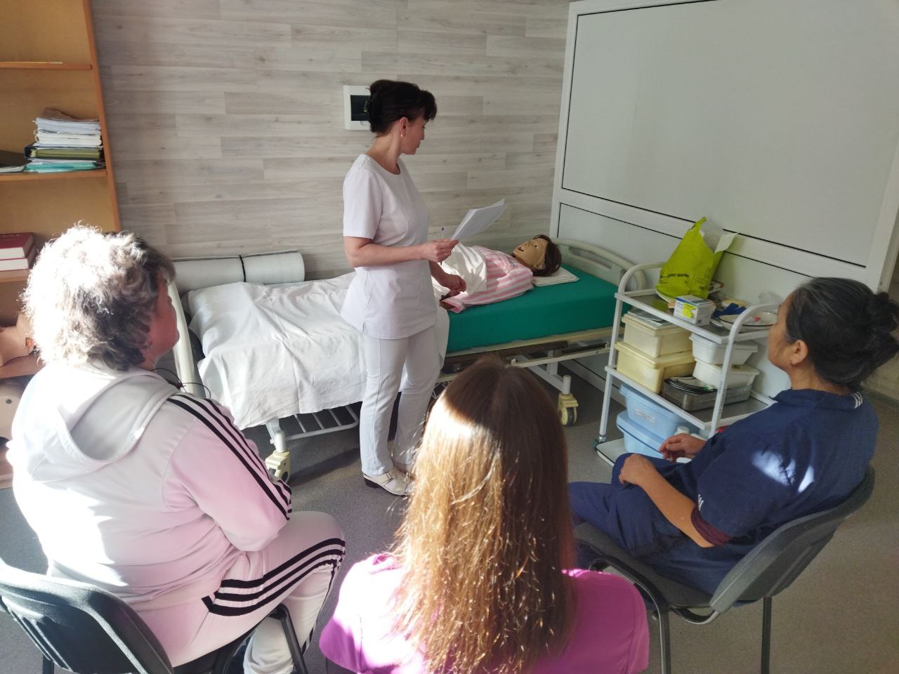 В преддверии всемирного дня безопасности пациентов в ЦГБ №20 прошла учеба по уходу за лежачими больными.