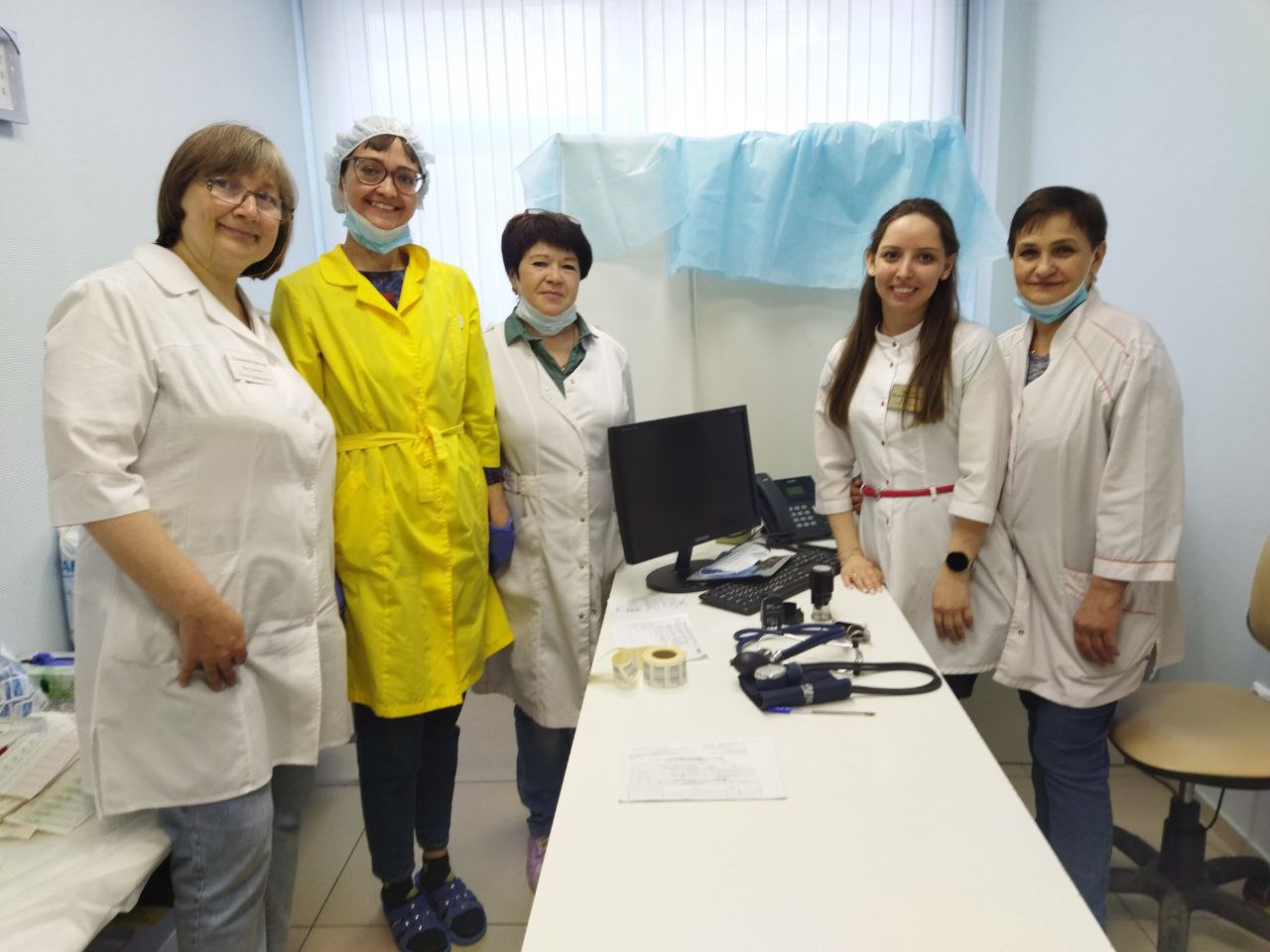 Бригада медиков первого поликлинического отделения ЦГБ №20 провели выездную диспансеризацию на заводе Уралхиммаш